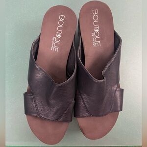 Corkys boutique black wedged sandals  size 9